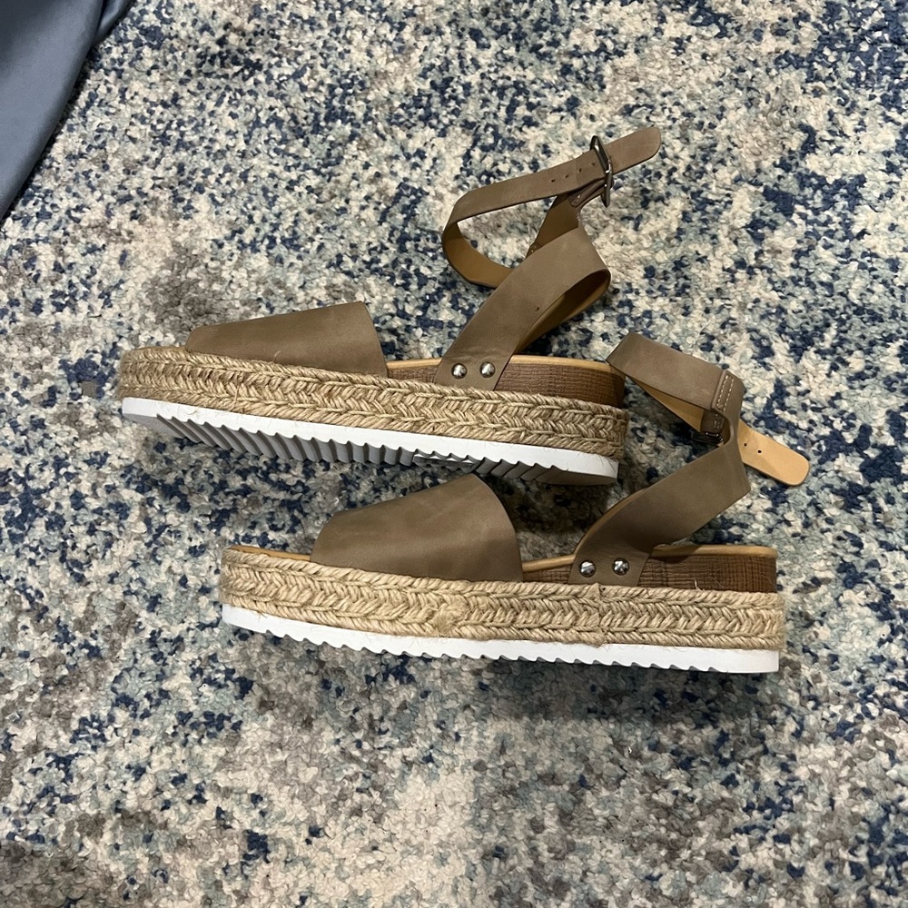 Womens sandals